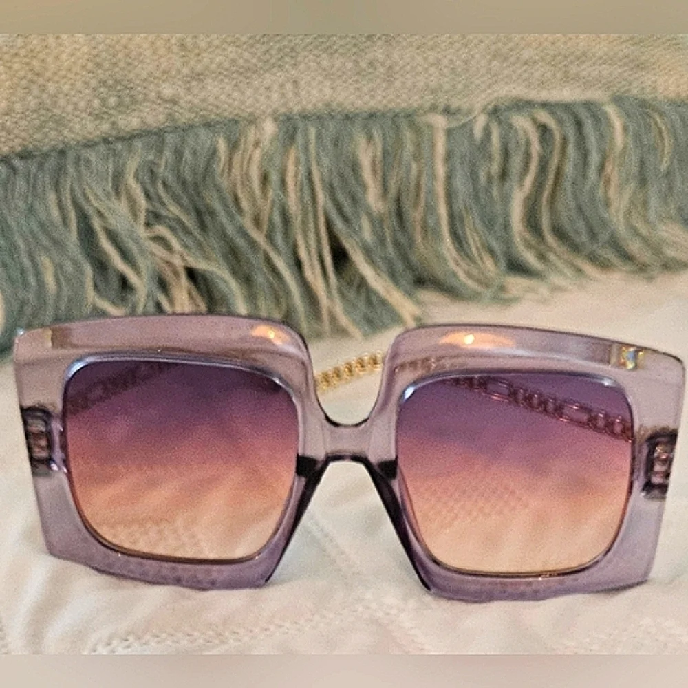 🌟NWOT Oversized Vintage Square Shaped Sunglasses- Gradient Gray To Pink 🌟